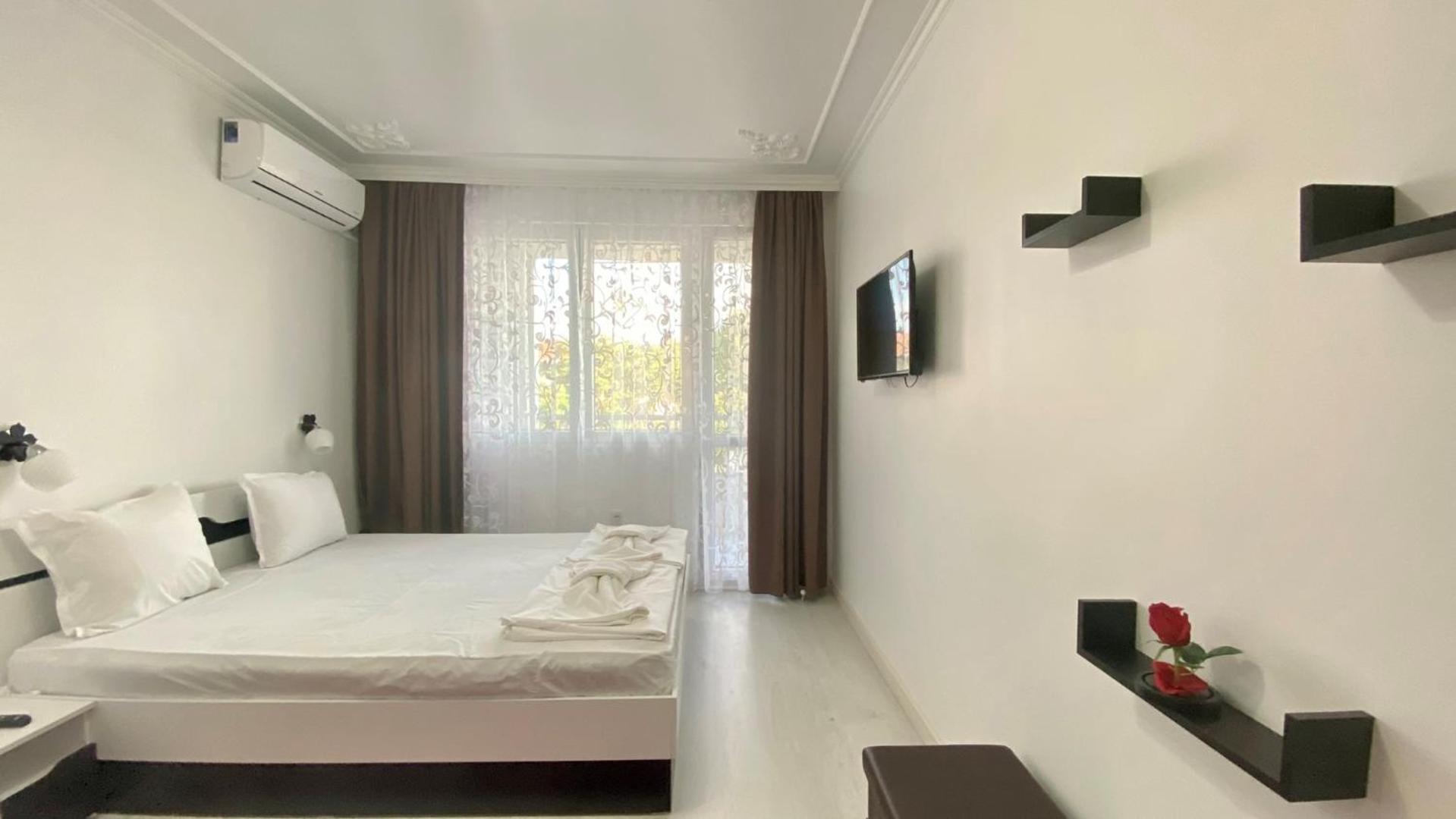 Bratanov Edelweiess Apartment Nesebar
